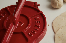 Load image into Gallery viewer, Tortilla Press with Servilleta